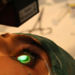 מטופלת בזמן טיפול קרוס-לינקינג